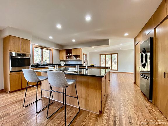 5th image of 3702 E Pineview Dr