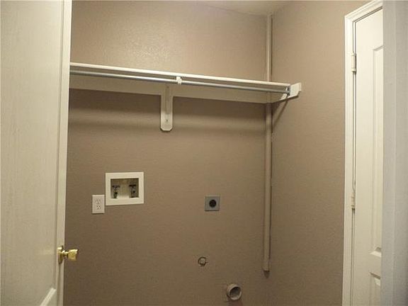 5th image of 228 Laramie Ln