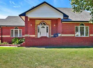 1214 E Rainbow Dr, Towanda, KS 67144