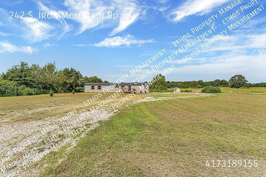 Pre-Leasing now! 3-bedroom, 2-bathroom home located in the heart of Fordland, MO — Photo 2