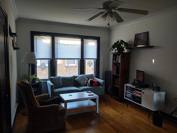 3rd image of 2559 W Montrose Ave #3A
