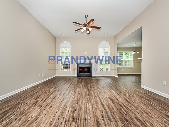 4th image of 800 Summit Park Trl