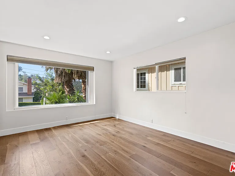 21817 Providencia St — Photo 5