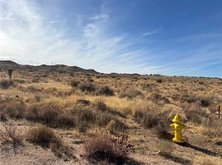 20 Luna Mountain Rd, Apple Valley, CA 92308