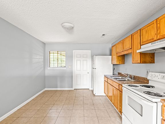 2nd image of 3975 Arbor Place Ln
