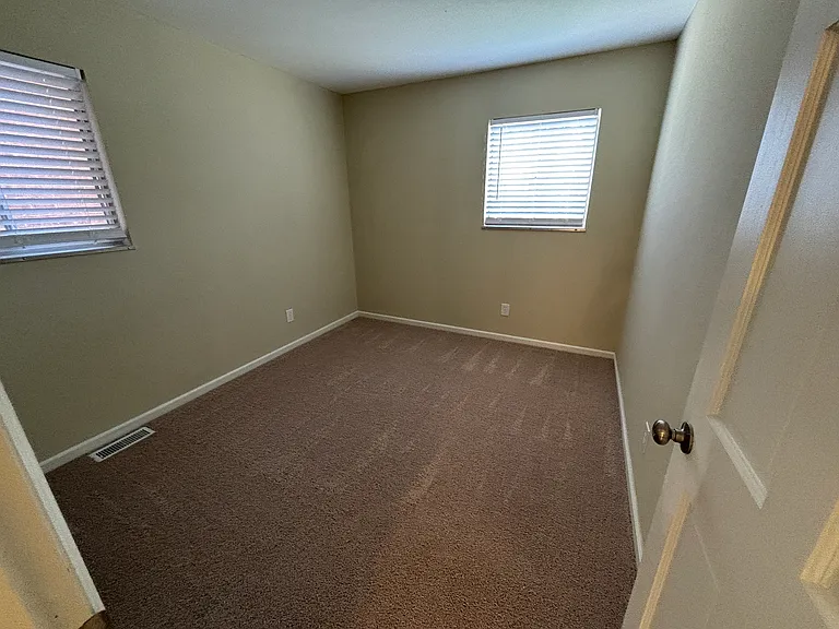 1112 S Washington Ave — Photo 15
