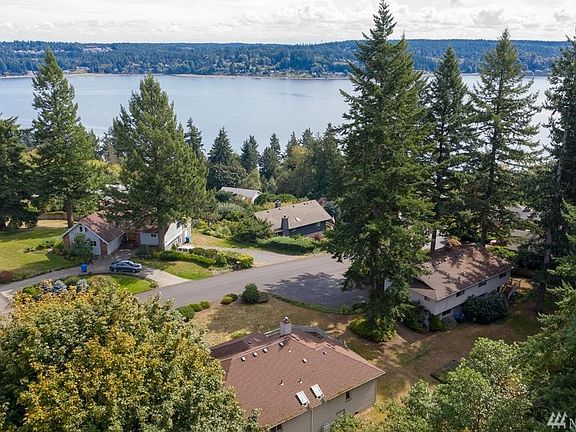 5th image of 13228 Emerald Dr NW