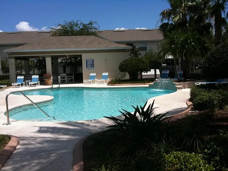 2 bed, 1.5 bath, 1300 sqft, $2,249 — Photo 3