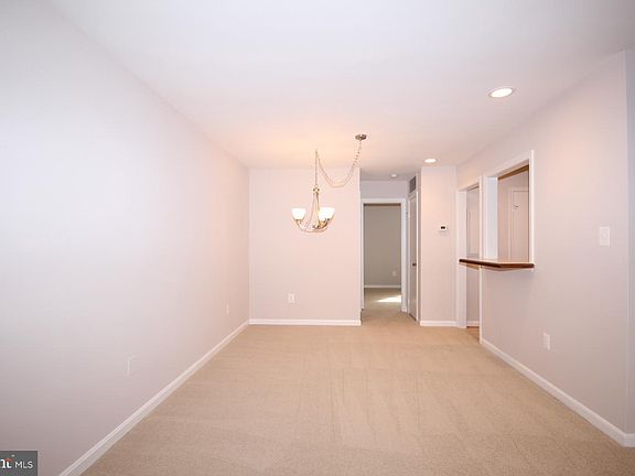 5th image of 1105 N Stuart St #1