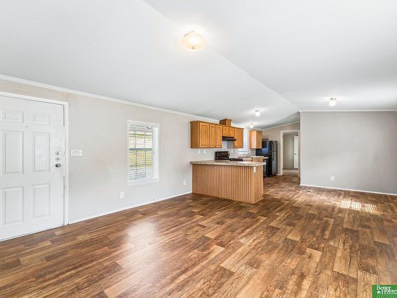 5th image of 1075 W 8th St #17