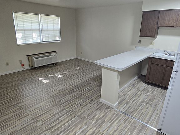 5th image of 1400 Olive St