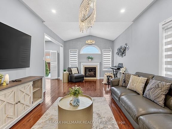4th image of 77 Maurier Blvd