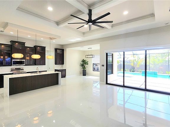 5th image of 626 NW 36th Pl