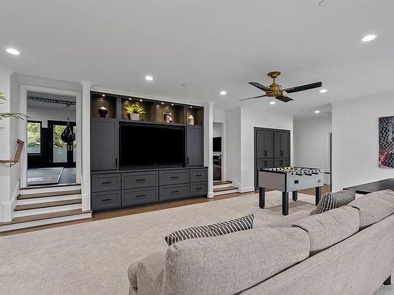 4th image of 4215 Beechwood Ln