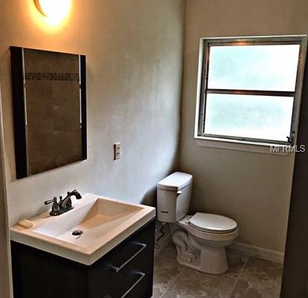 5th image of 925 Pinedale Ave
