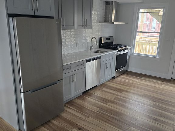 2nd image of 530 Jane St #3