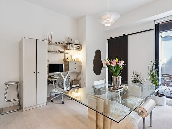 5th image of 300 Salter St #109