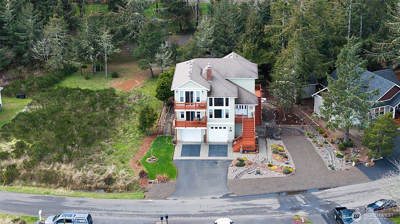 3rd image of 125 Sunrise Avenue SE