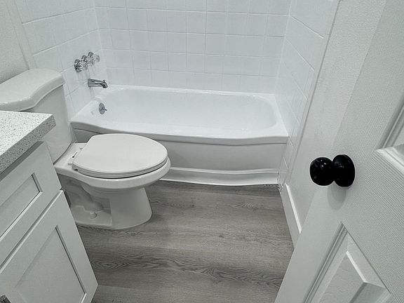 3rd image of 1007 Lombard Dr #D
