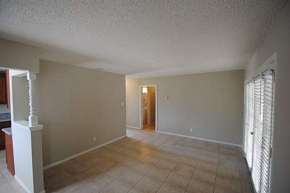 3rd image of 5453 Elm Ave