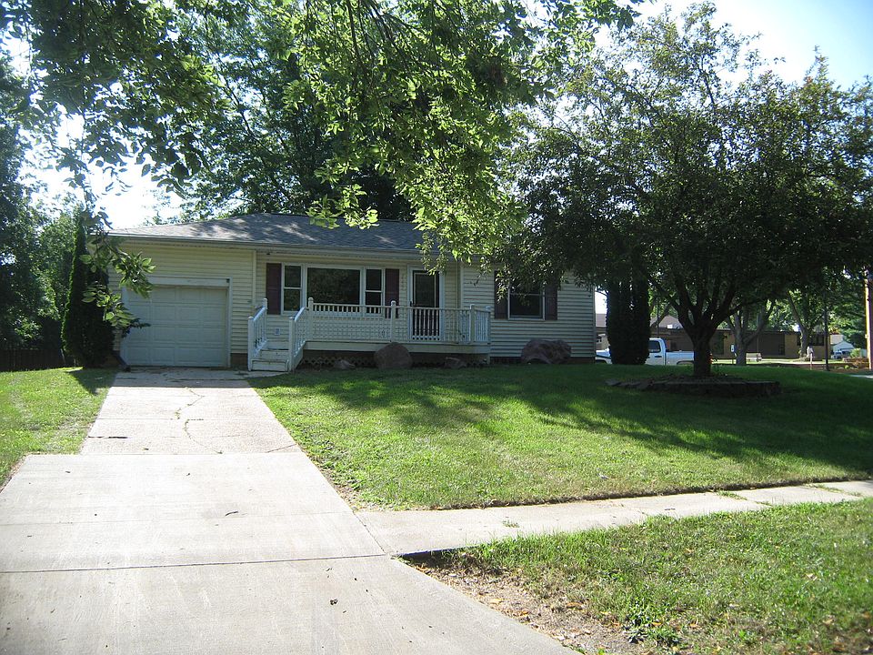 Driveway and roof have been 
replaced since this pic.
