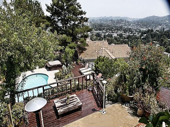 2nd image of 4640 Castle Crest Dr