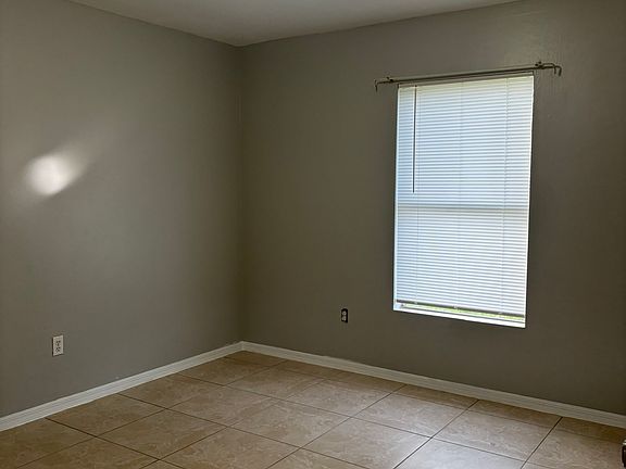 5th image of 4668 Golfview Blvd