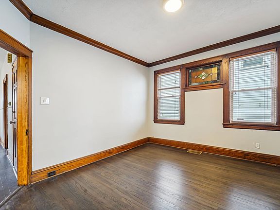 3rd image of 406 E Kinney St Floor 1