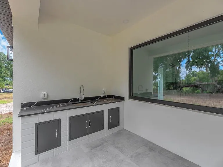 11921 Fort King Hwy — Photo 32