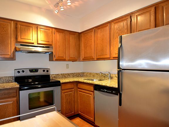 2nd image of 2508 Fairfax Dr #B
