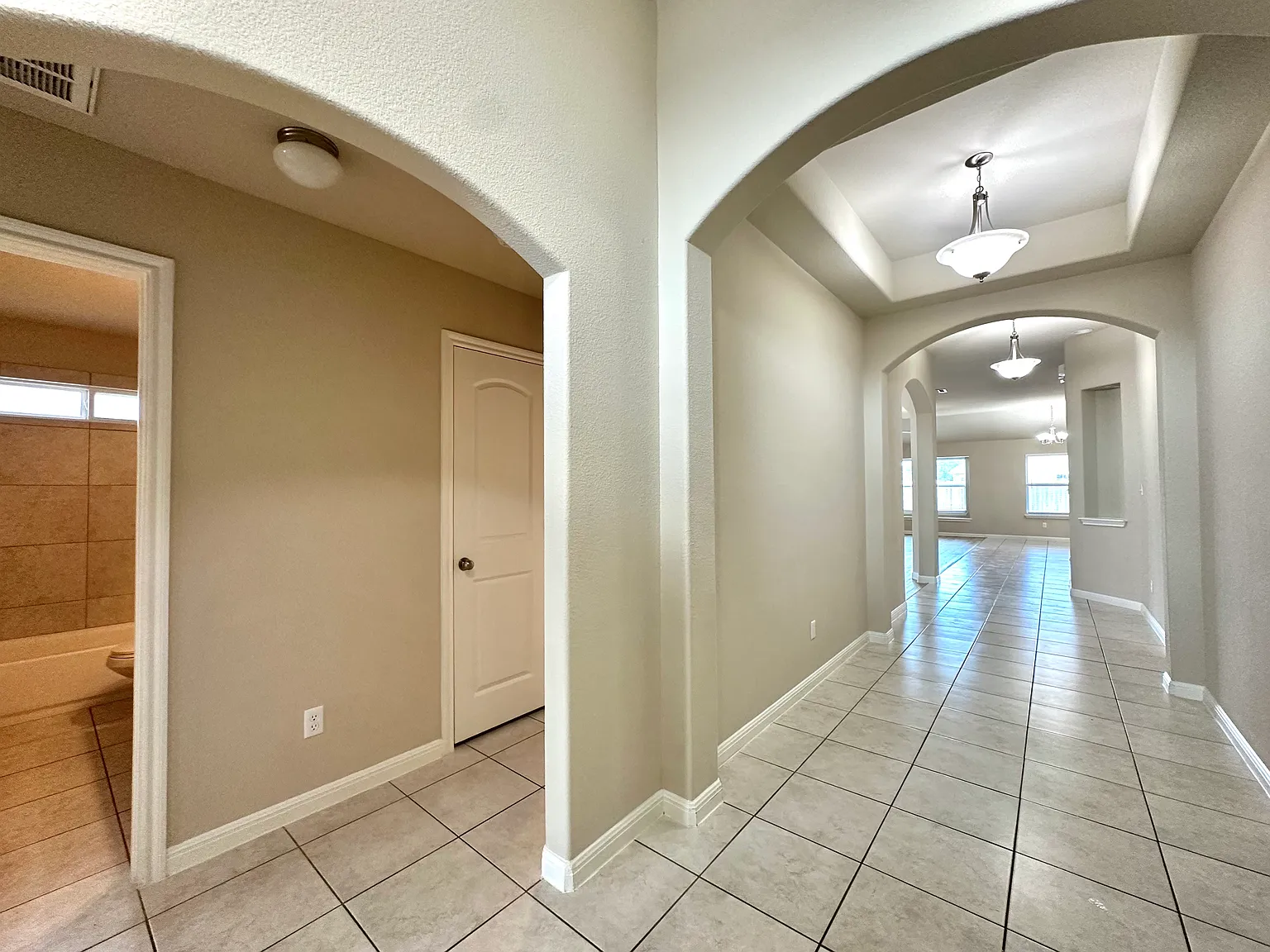 5 bed, 2898 sqft, $2,650 — Photo 3