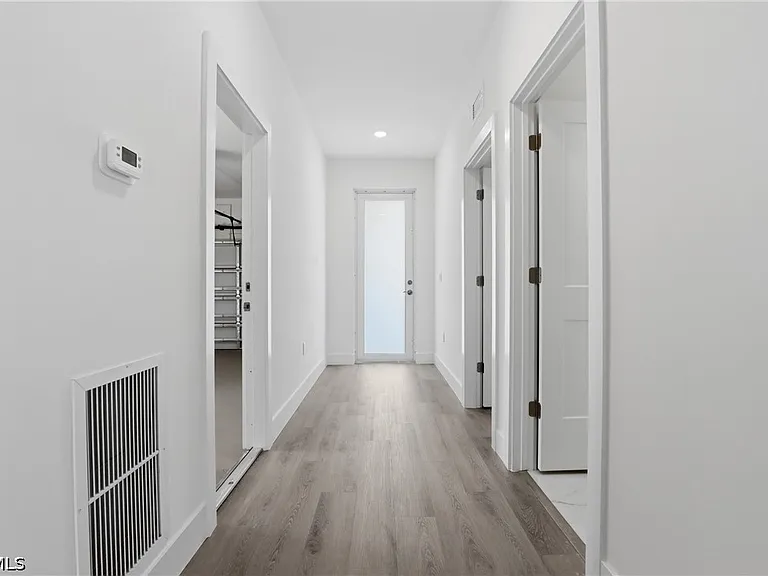 723 Ivan Ave S — Photo 28
