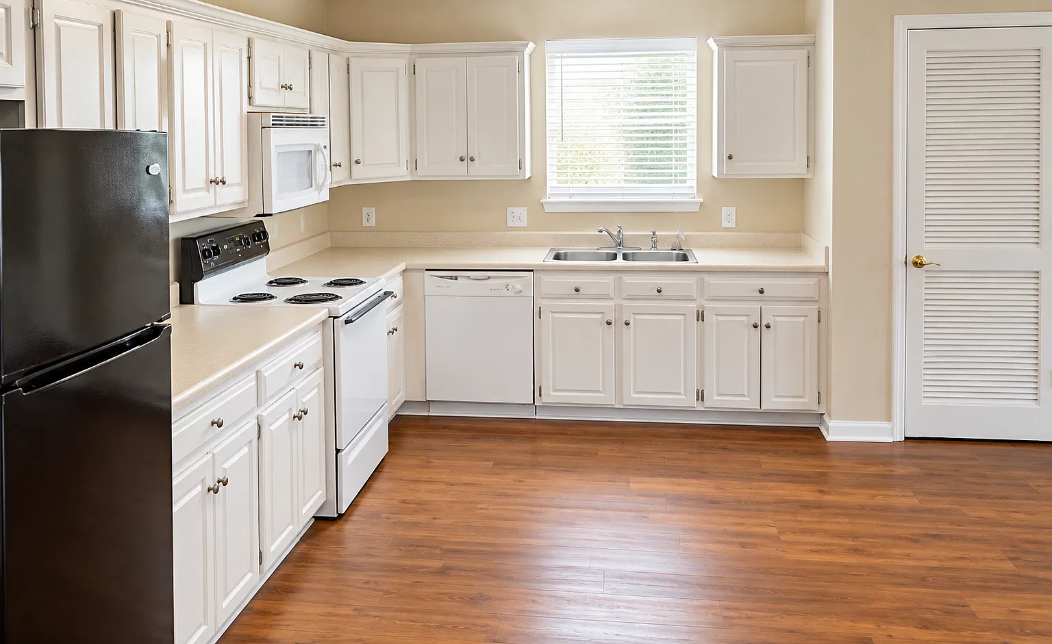 7840 Avalon Acres Ct — Photo 1