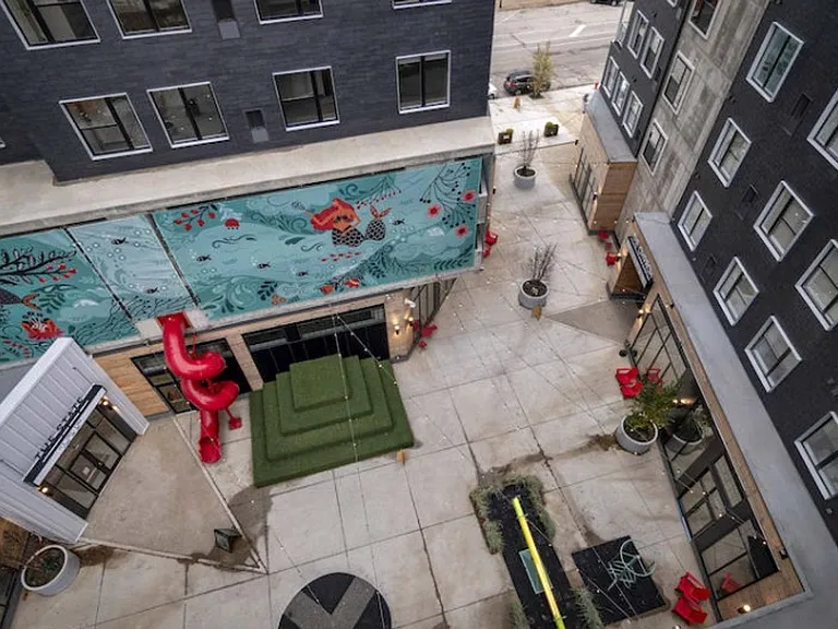 Luxury Apartments in Cleveland's Ohio City — Photo 18