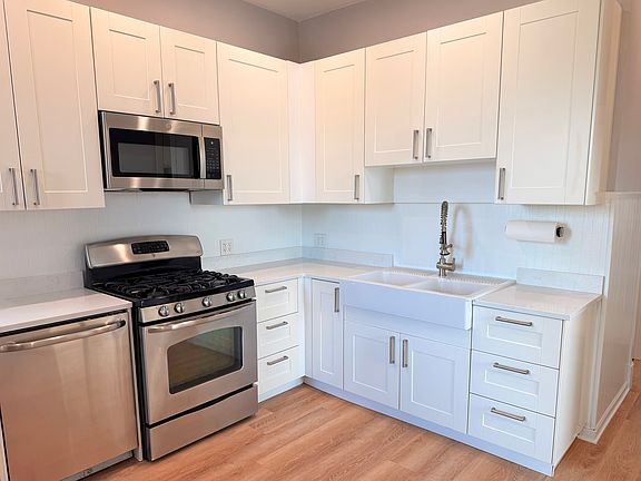 5th image of 2112 W Addison St #3