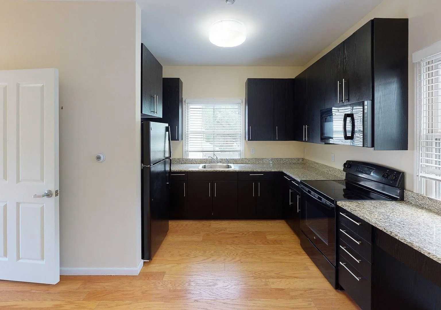 Golden Hill Street Apartments — Photo 1