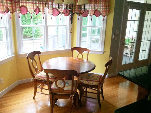 2nd image of 826 Farnham Dr