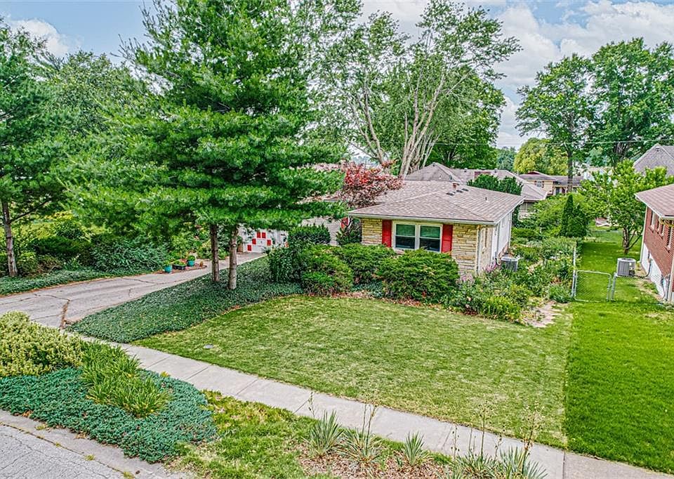 1st image of 8009 Corona Ave
