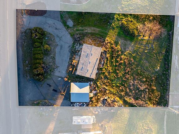 2nd image of 231 Harbor Blvd