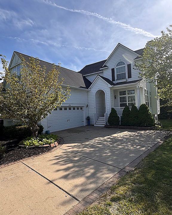 1st image of 124 Champlain Blvd