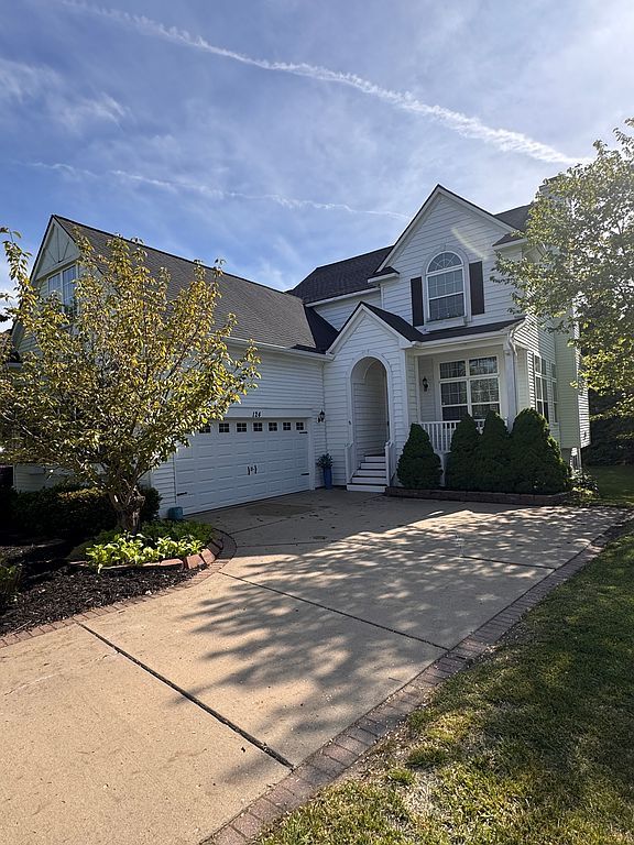 124 Champlain Blvd - Property Image