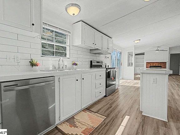 4th image of 105 Glenmont Ln