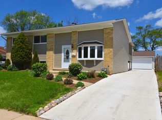 122 E Wrightwood Ave, Glendale Heights, IL 60139