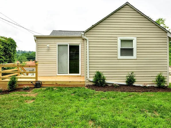 257 1/2 Cherry Ave, Houston, PA 15342