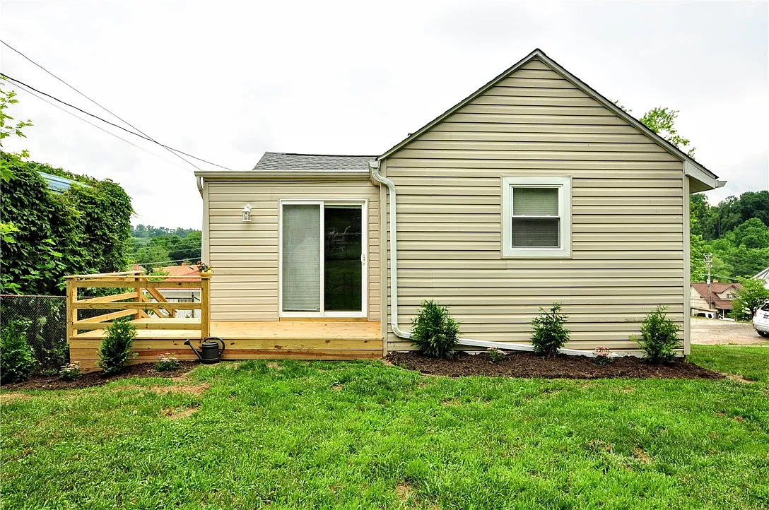 257 1/2 Cherry Ave photo 1