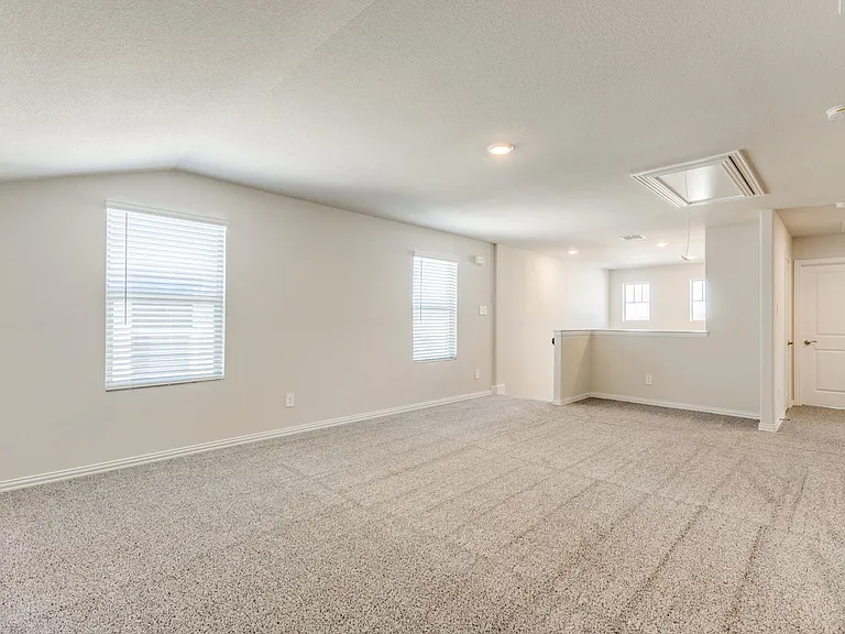 105 Caliber Ct — Photo 6