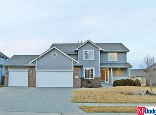 17622 Boyd St, Omaha, NE 68116