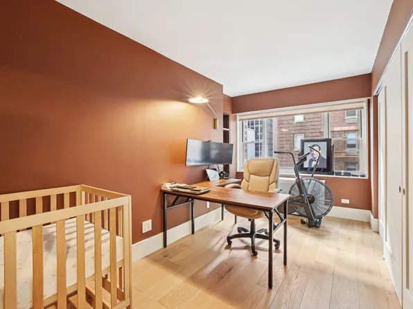 100 West 57th Street image 10 of 13