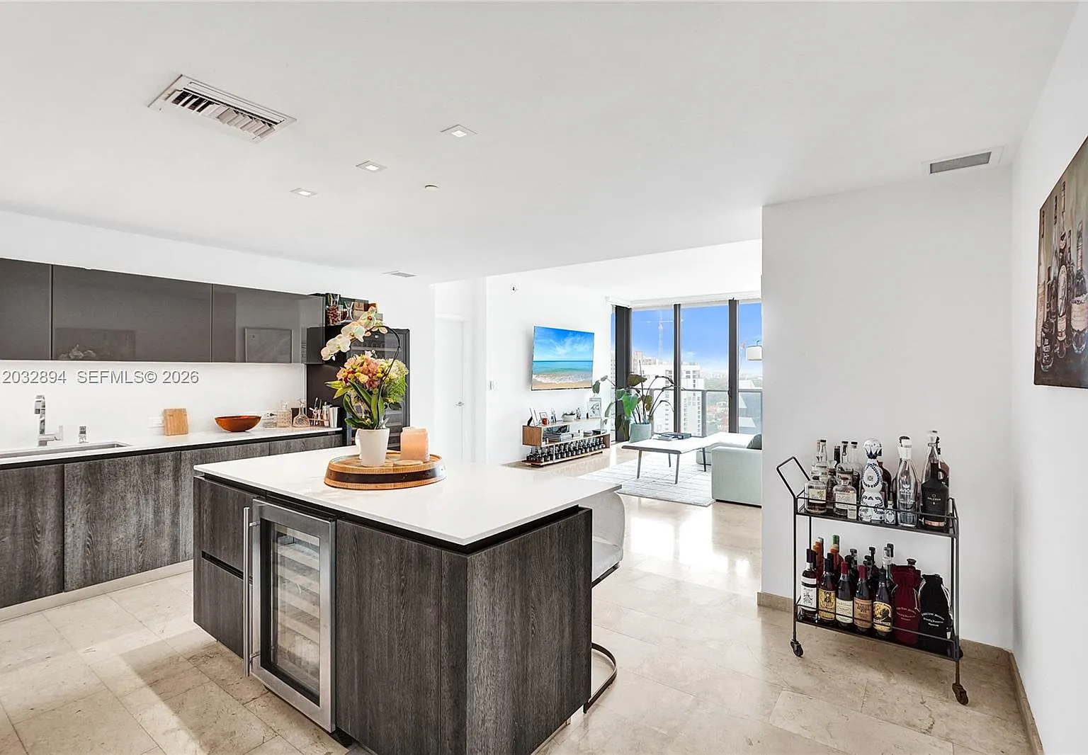 Rise Condo — Photo 4