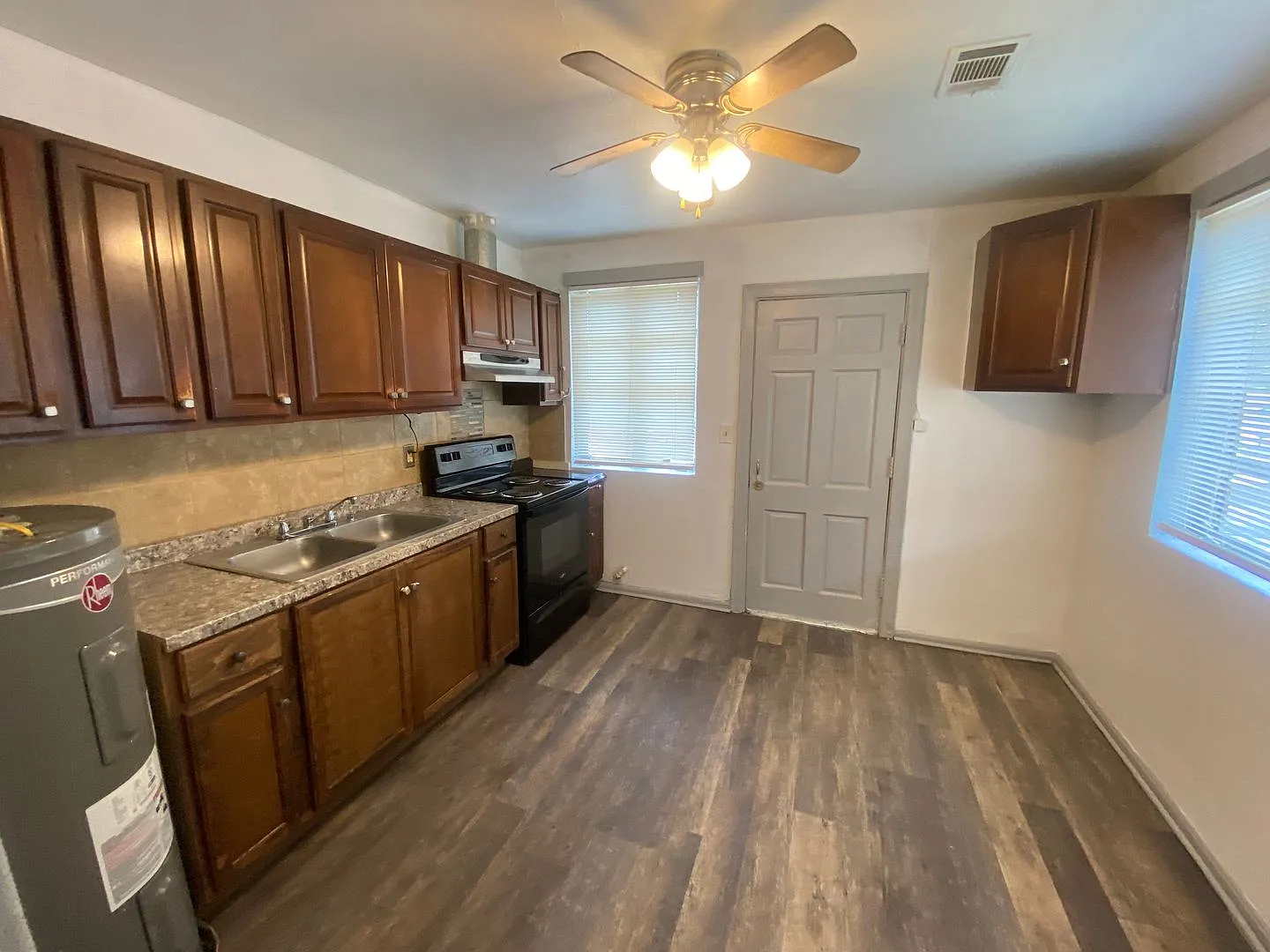 2 Bedroom / 1 Bathroom Home near Ft. Benning in Columbus, GA For Rent — Photo 3